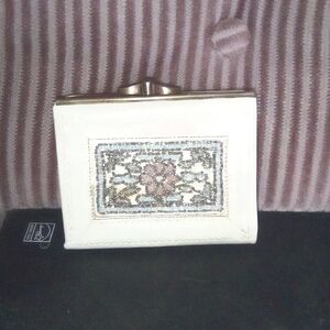 Vintage Coin Purse(wallet) from Daniel of Paris. Soft Beige Leather Beaded 1950